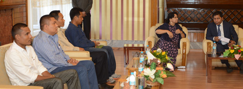 Click to enlarge Meghalaya CM, Dr. Mukul Sangma alongwith Home Minister, Mrs. R Warjri at a meeting with ANVC members at the Police Guest House