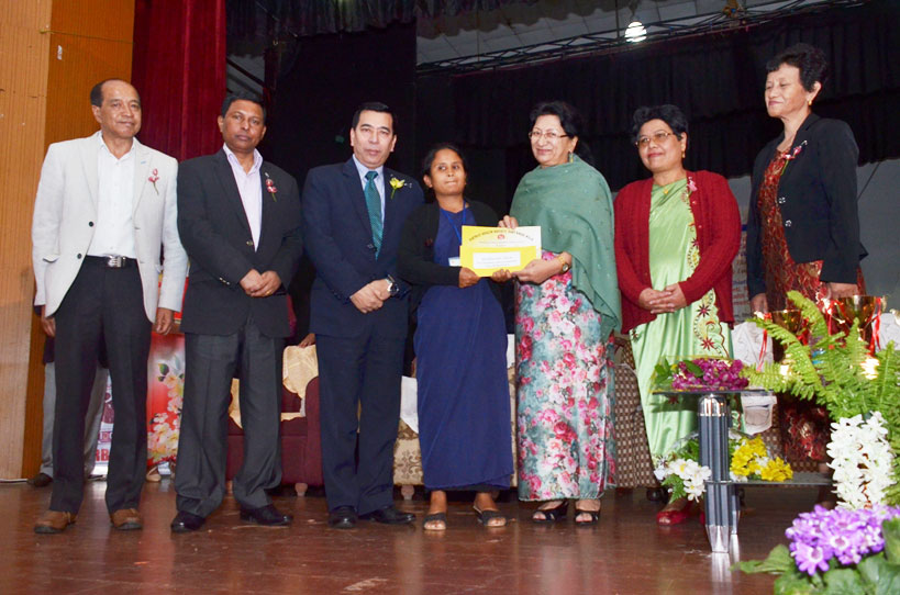 Click to enlarge Health & FW Minister Smt. Roshan Warjri handing over the Best District ASHA Award to Bandakerlin Japang