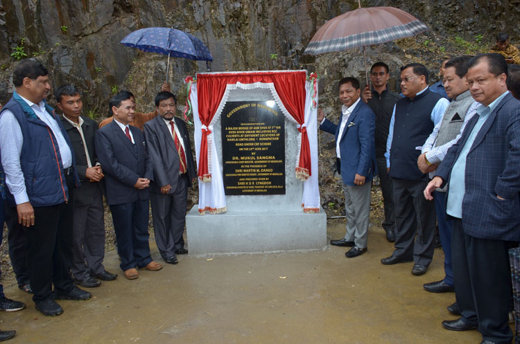 Click to enlarge CM inaugurates bridge over Umiam river, School building at Nongpathaw on 22nd June 2017